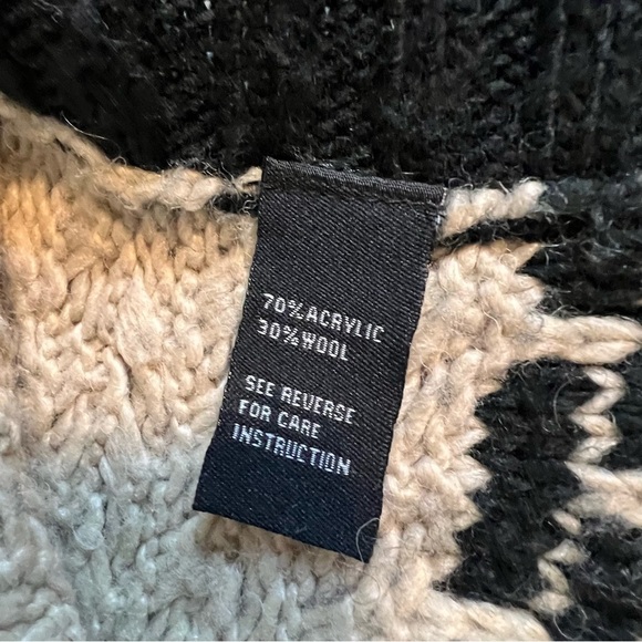 Women's mediumBlack and Cream Turtleneck Sweater/poncho - Picture 4 of 7